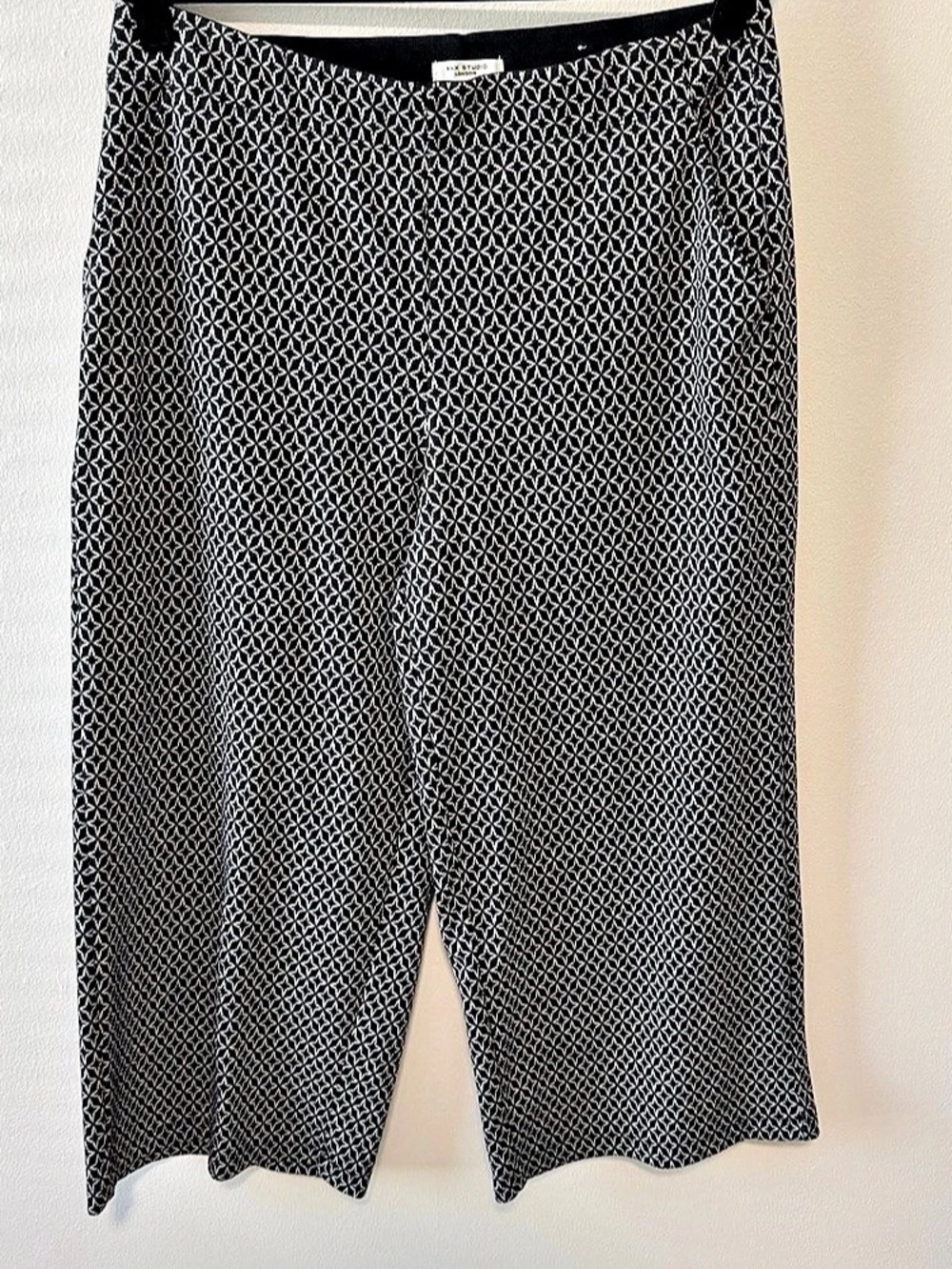Max Studio London Geometric Wide Leg Pants in Black & White Size Medium